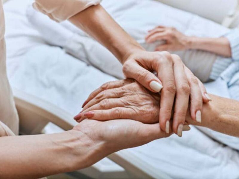 Cuidados paliativos y hospice: cinco dudas frecuentes para entender qué son y en qué se diferencian