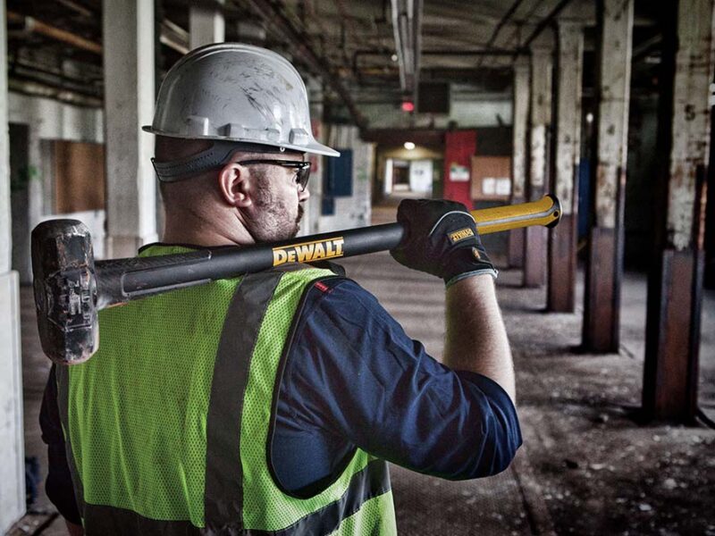 DEWALT® continúa su expansión regional y llega a AOG Patagonia 2026 con su propuesta de Workwear + EPP