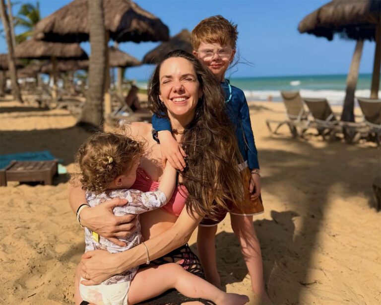 JULIETA NAIR CALVO disfruta de unas soñadas vacaciones familiares junto a su pareja y sus hijos en Imbassaí