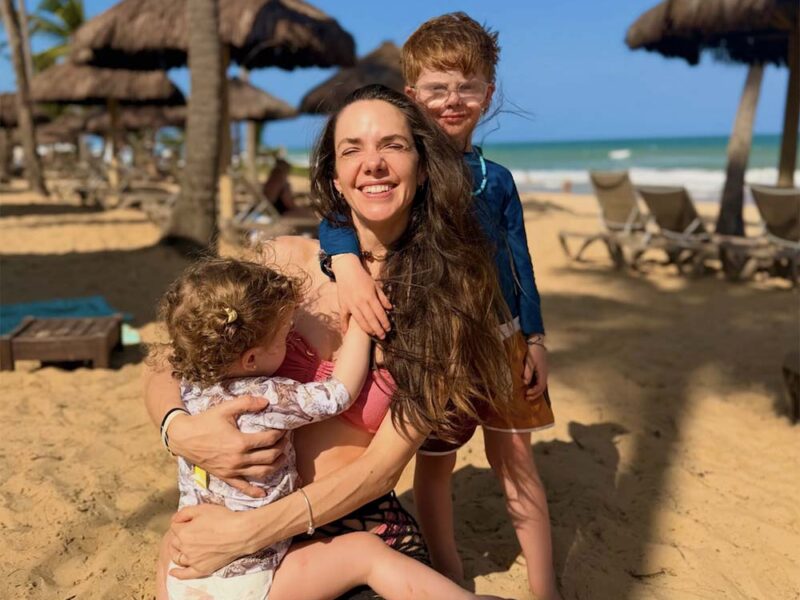 JULIETA NAIR CALVO disfruta de unas soñadas vacaciones familiares junto a su pareja y sus hijos en Imbassaí