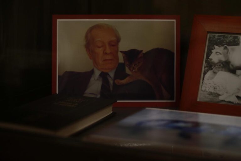El legado de Borges, guardado para la eternidad: Buenos Aires depositará parte de su obra en las Cajas del Instituto Cervantes en Madrid