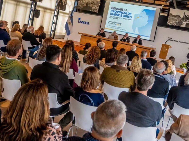 Se presentó en la ciudad de JUNÍN el libro “Junín, capital de los bonaerenses”, escrito por el ensayista Luis Gotte y el exdiputado nacional Miguel Saredi