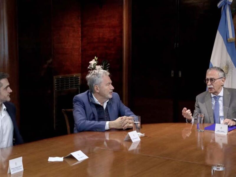 El ministro de Salud, Mario Lugones, se reunió con Martín Varsavsky y Bruno Marino para potenciar el uso de la IA en salud