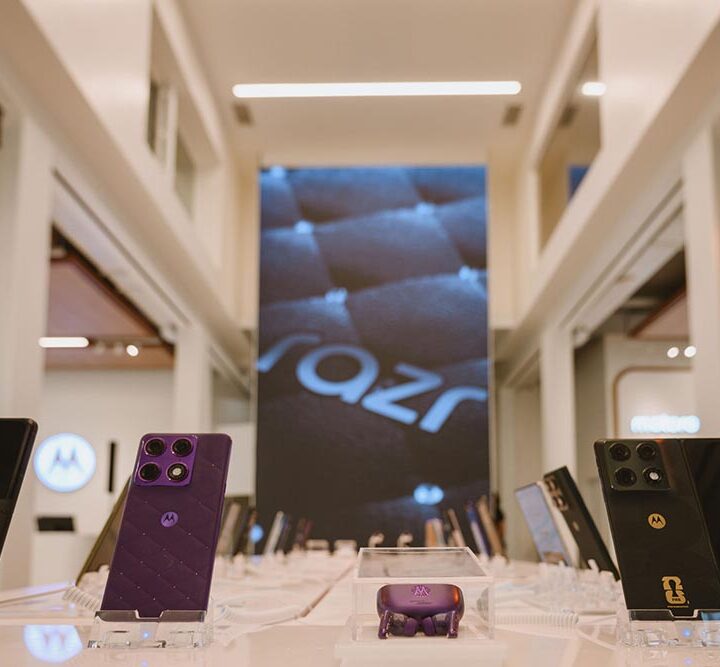 Motorola reabre sus tiendas en Palermo y Unicenter y destaca el diseño premium con el razr 70 Crystals by Swarovski