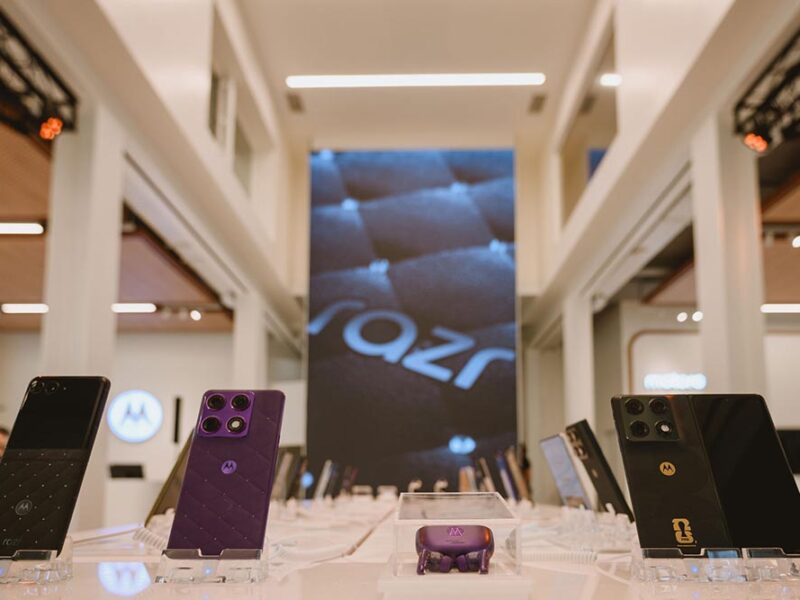 Motorola reabre sus tiendas en Palermo y Unicenter y destaca el diseño premium con el razr 70 Crystals by Swarovski
