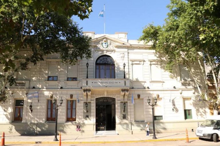 Monitoreo con IA en San Miguel: dos jóvenes detenidos con una réplica de arma