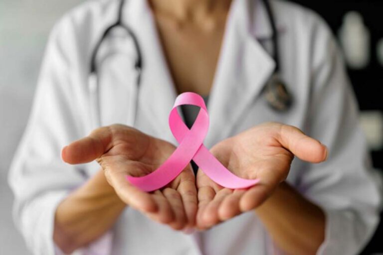 Octubre Rosa: controles mamarios hoy e investigación para el futuro