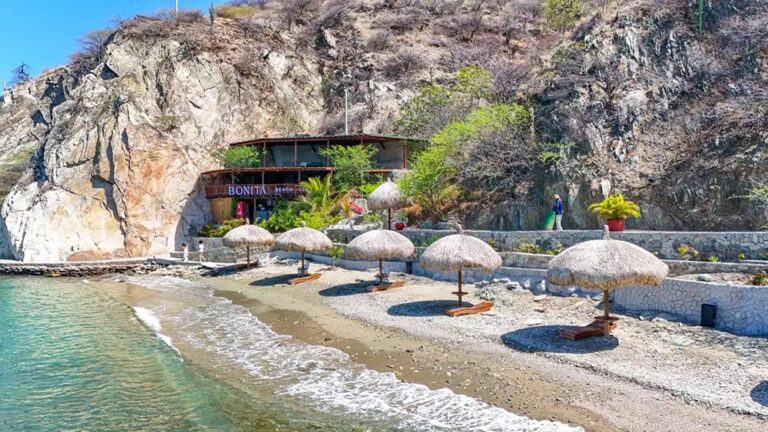 AC by Marriott Santa Marta te lleva a Playa Bonita: aguas cristalinas, playa privada y un día entero sin mirar la hora