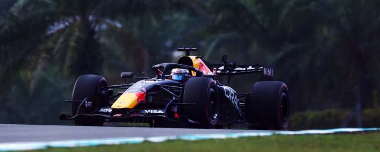 Sepang debuta en los Intermedios y corona a Verstappen