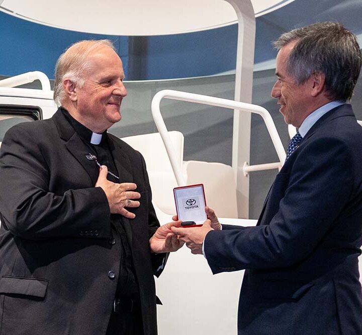 Toyota presentó a la Nunciatura Apostólica uno de los Papamóviles que serán utilizados durante la visita de León XIV a la Argentina