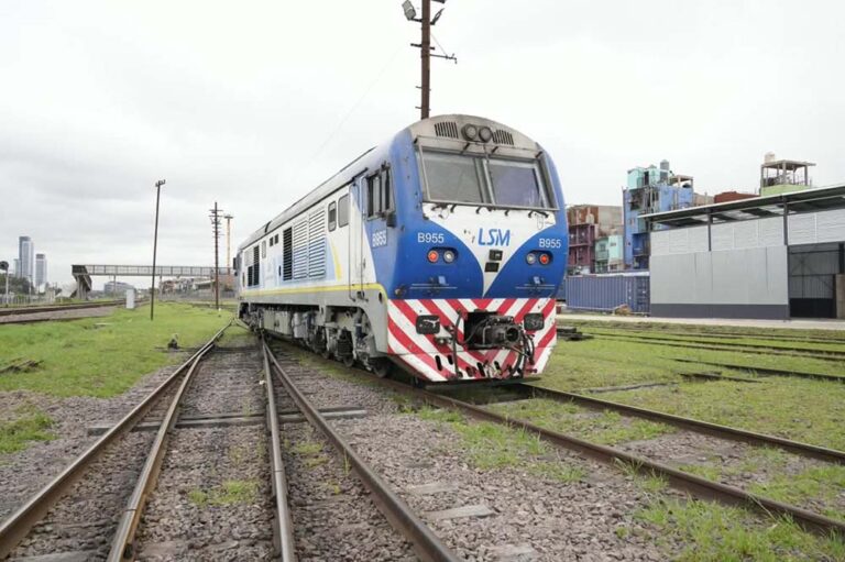 Trenes Argentinos repara locomotora del San Martín para fortalecer la operación
