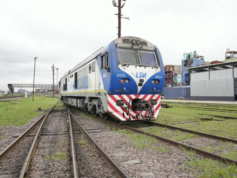 Trenes Argentinos repara locomotora del San Martín para fortalecer la operación