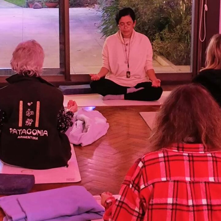 Yoga Nidra: la práctica ancestral que propone recuperar el descanso consciente llega a Chile en noviembre